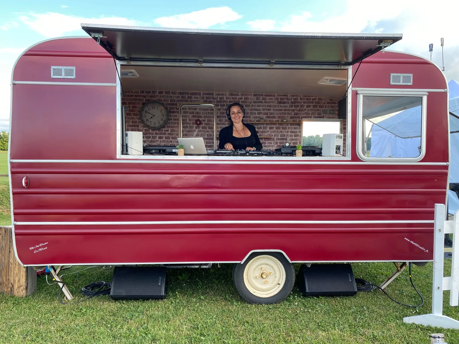 DJ mariage Oise The Old Trailer