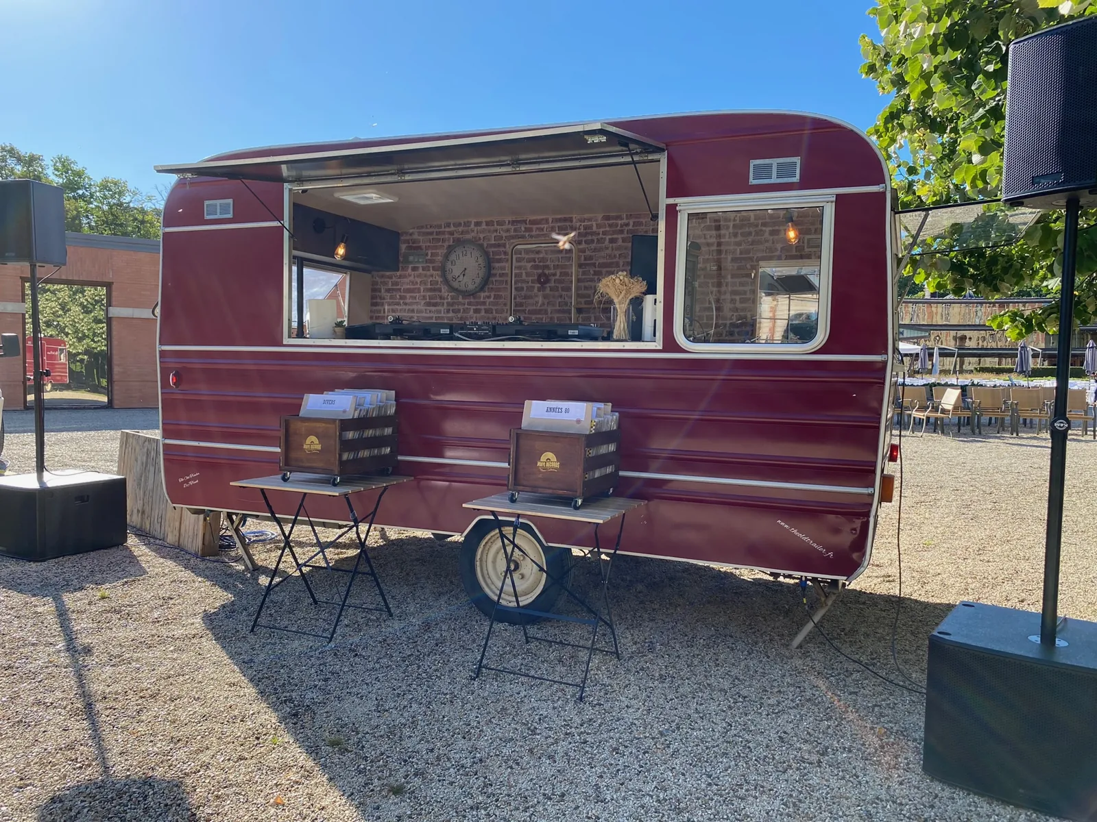 Bar à vinyles mariage Oise The Old Trailer
